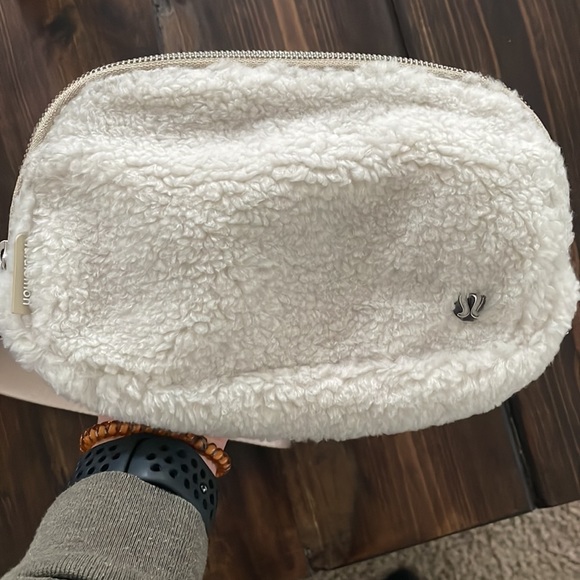 Lululemon fleece everywhere belt bag NWT - Picture 1 of 3